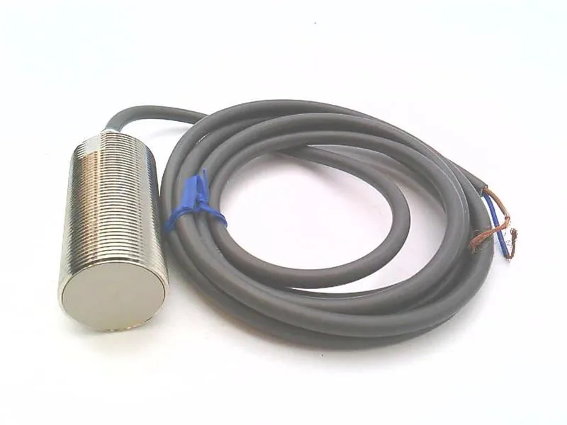 Omron E2E2-X10Y2 2M — Proximity Sensors