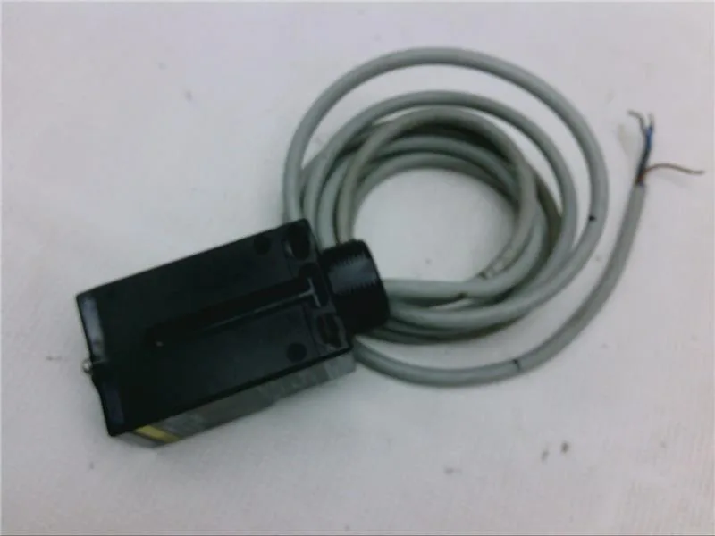 Omron E3JU-25DM4-3 — Photoelectric Sensors (image 2)