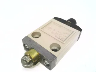 Omron D4CC-4002 — Limit Switches (image 2)