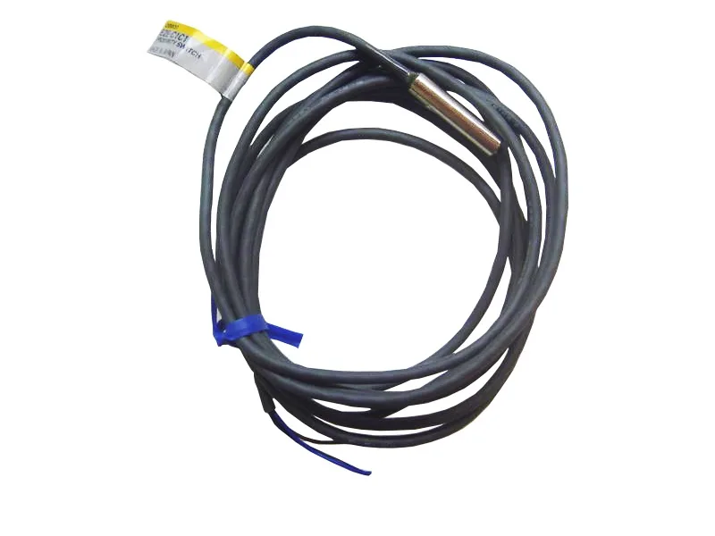 Omron E2E-X1R5E1 DC12-24 — Proximity Sensors
