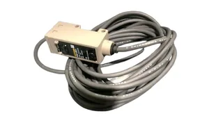 Omron E3S-CR61 5M — Photoelectric Sensors