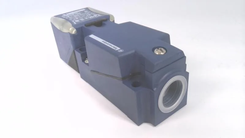 Schneider Electric XS8C4A1MPP20 — Proximity Sensors (image 4)