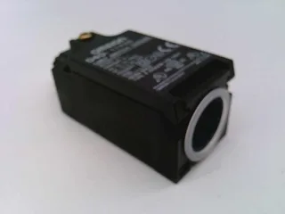 Omron D4D-1132N — Limit Switches (image 2)