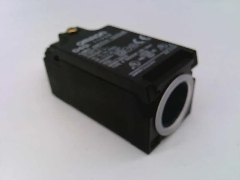 Omron D4D-1132N — Limit Switches (image 2)