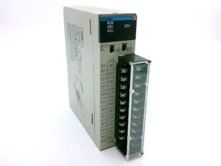 Omron CS1W-DA08V — PLCs (Programmable Logic Controllers)