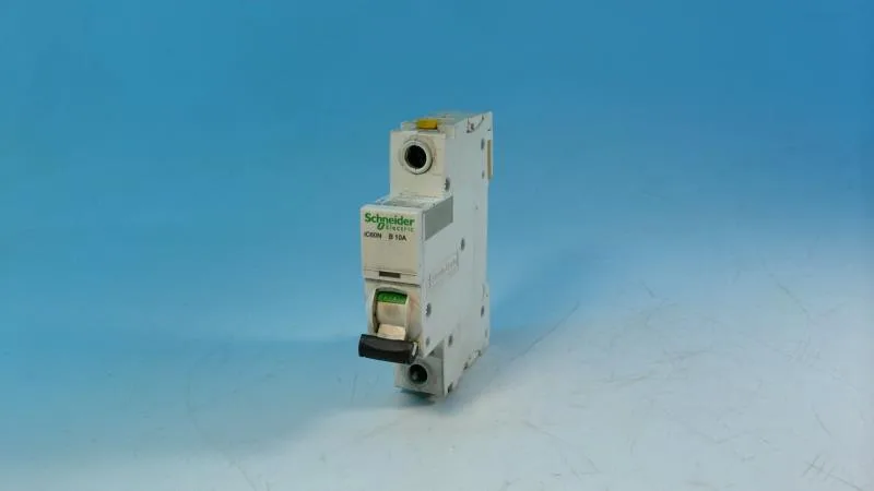 Schneider Electric A9F04110 (image 6)
