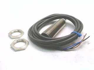 E2AU-M18LS08-WP-B12M