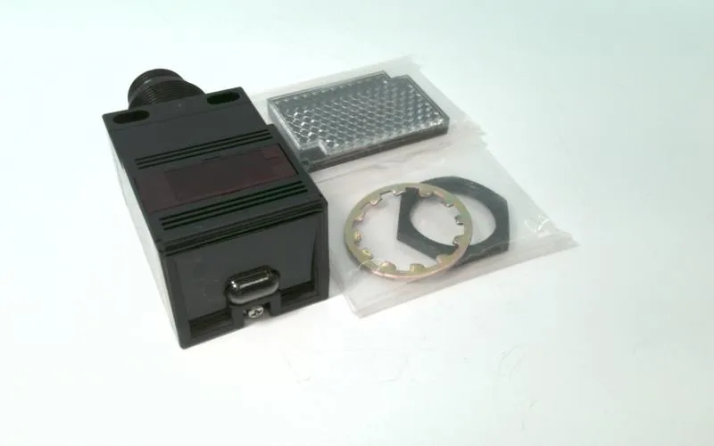 Omron E3JU-R5M-4MN — Photoelectric Sensors (image 4)