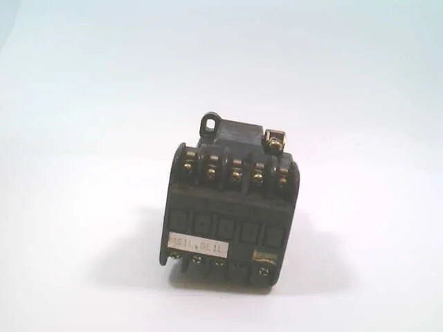 Fuji Electric SRCA3631-05/4A1B — Contactors (image 3)