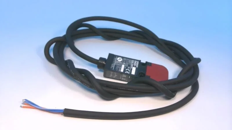 Omron D4GS-N1R-3 — Limit Switches (image 5)