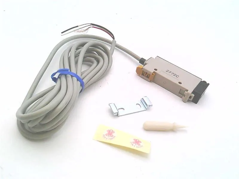 Omron E3XR-CGE4 — Photoelectric Sensors (image 2)