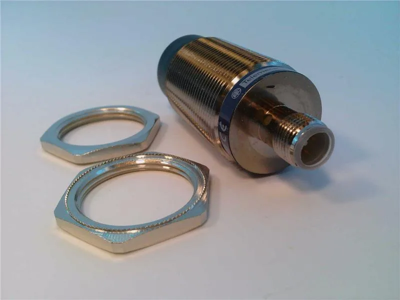 Schneider Electric XS630B5PBM12 — Proximity Sensors (image 2)