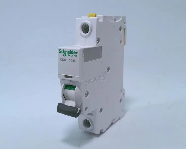Schneider Electric A9F08132
