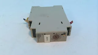 Omron H3DE-H — Electronic Timers & Counters (image 2)