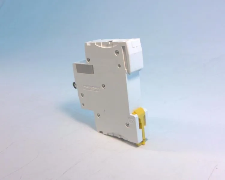 Schneider Electric A9F53163 (image 2)