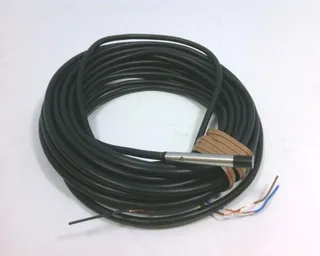 Omron E2E-C04N03-WC-B1 5M — Proximity Sensors (image 2)