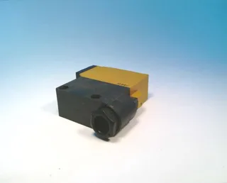 Omron E3A2-R3M4-GN — Photoelectric Sensors (image 2)