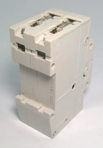 Siemens 5SX5206-6 — 2-Pole MCB (DIN Rail) (image 2)