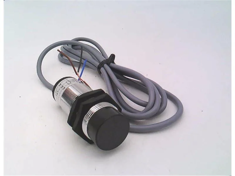 Schneider Electric XSA-J15713 — Proximity Sensors (image 4)
