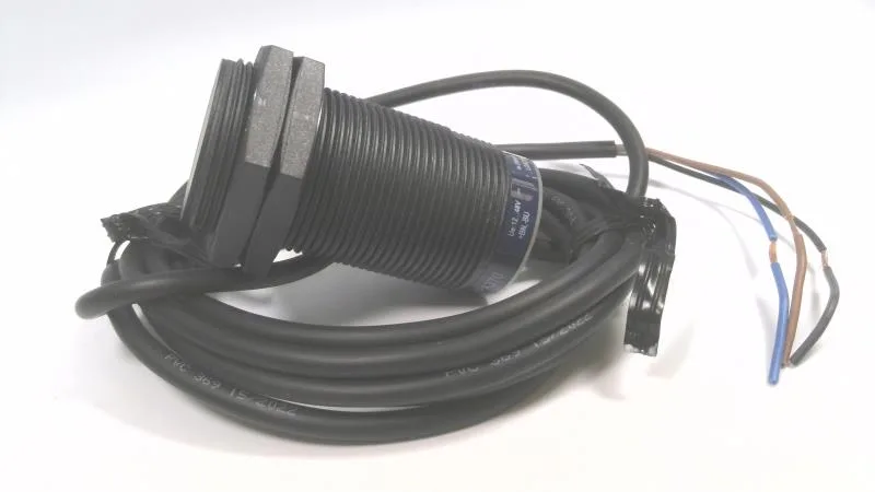 Schneider Electric XS4P30PA370 — Proximity Sensors (image 3)