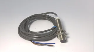 Omron E2A-S12LS04-WP-C1 2M