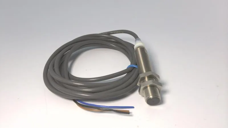 Omron E2A-S12LS04-WP-C1 2M — Proximity Sensors