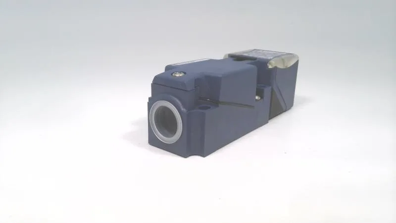 Schneider Electric XS8C4A1NCN12 — Proximity Sensors (image 2)