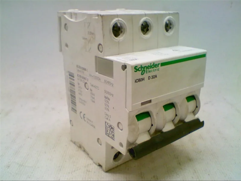 Schneider Electric A9F55332 (image 2)