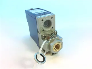 Schneider Electric XMLA300D2S11 — Pressure Sensors (image 3)