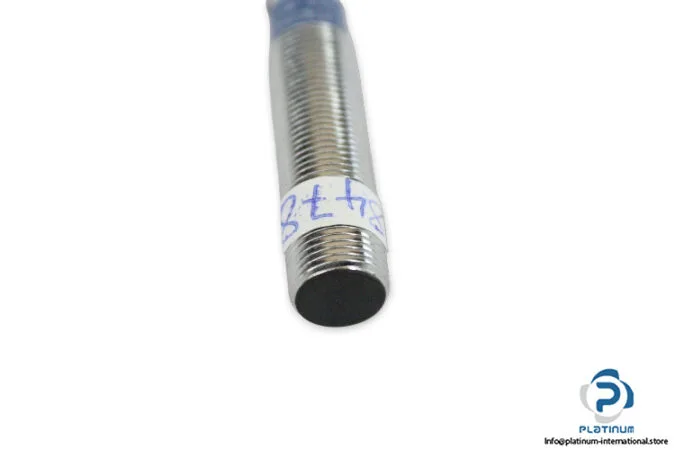 Schneider Electric XS1M12PA370D — Proximity Sensors (image 4)