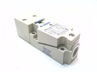 Schneider Electric XS8C40FP260H29 — Proximity Sensors (image 2)