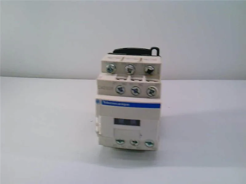 Schneider Electric CAD326E7 (image 3)