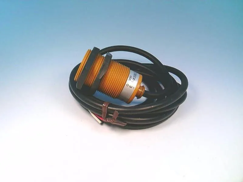Omron E2F-X10E2 — Proximity Sensors (image 4)