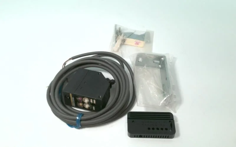 Omron E3XA-CC4A — Photoelectric Sensors (image 3)