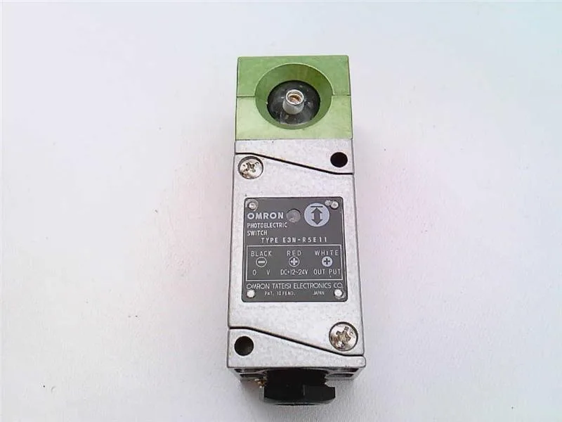 Omron E3N-R5E11 — Photoelectric Sensors