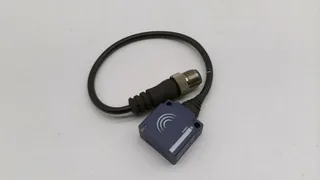 Schneider Electric XS7E1A1CAL01M12 — Proximity Sensors