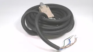 Omron D4F-202-5D — Limit Switches (image 2)