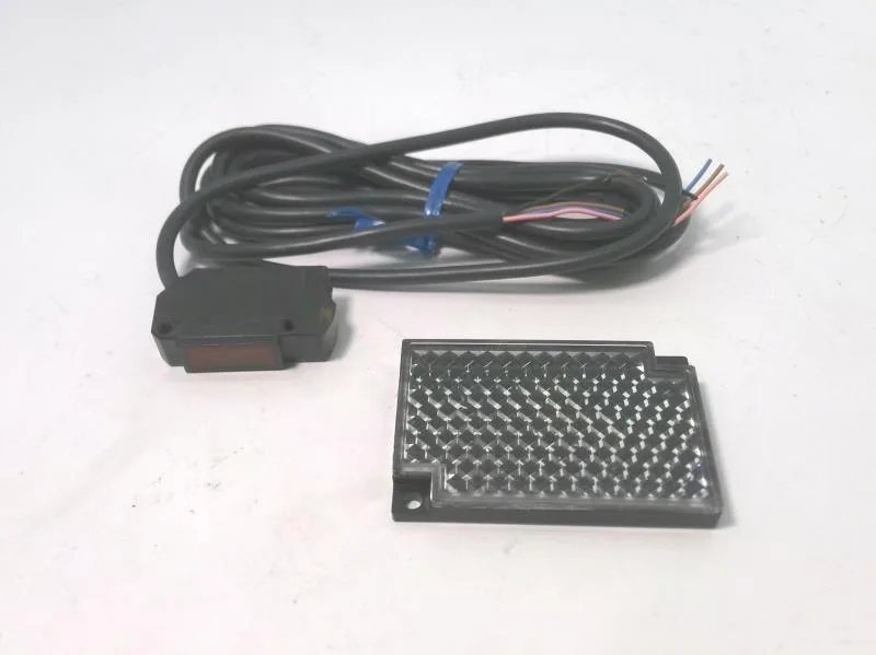 Omron E3V3-R61-2M — Photoelectric Sensors