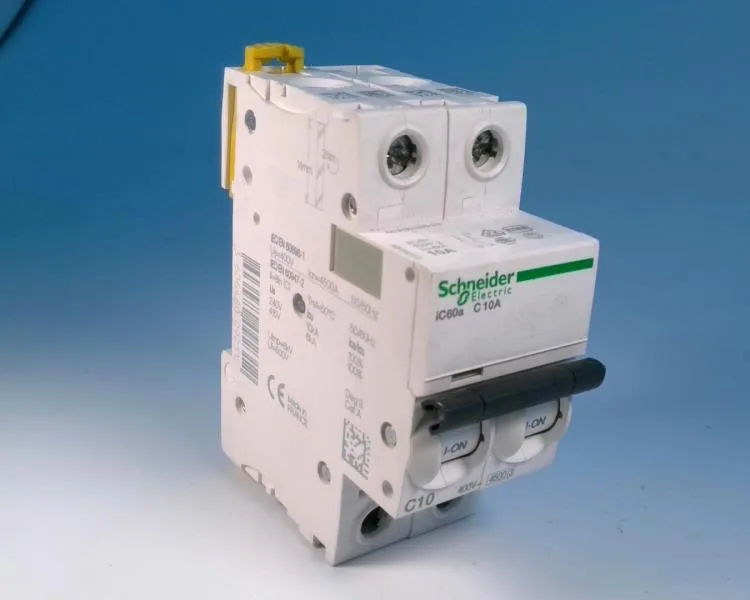 Schneider Electric A9F64210 (image 2)