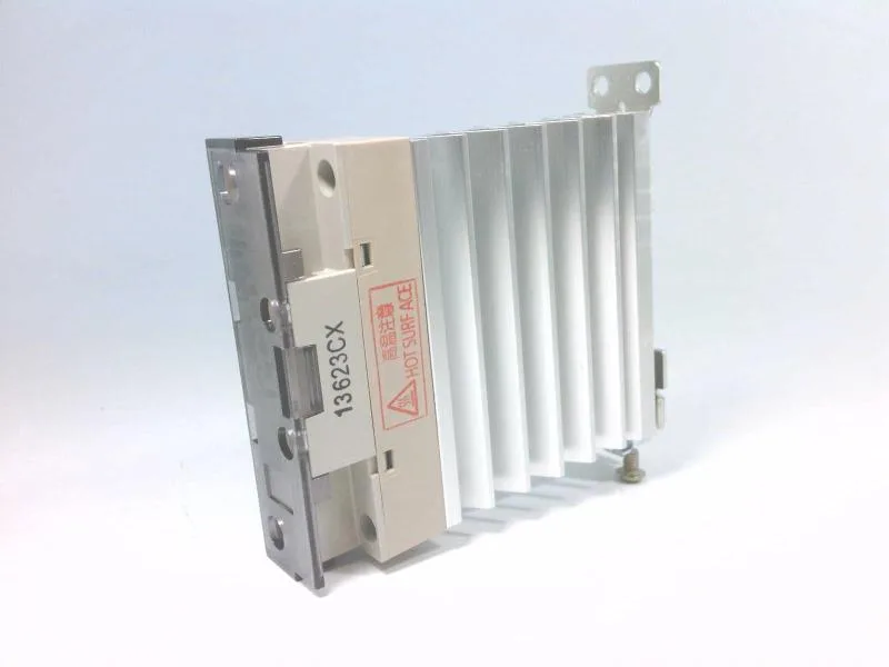 Omron G3PE-215BL DC12-24 — Solid State Relays (image 2)