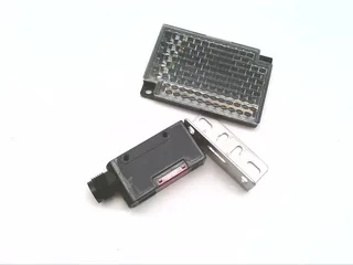 Omron E3SR67 — Photoelectric Sensors (image 2)