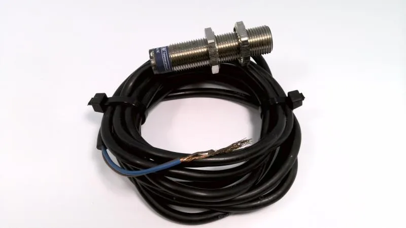 Schneider Electric XS1-M12MB230 — Proximity Sensors (image 3)