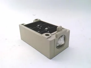 Omron D4A-4000N — Limit Switches (image 3)