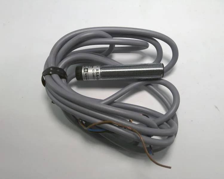 Schneider Electric XSA-H0231 — Proximity Sensors