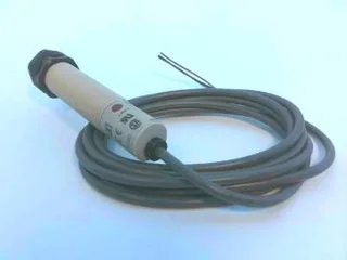 Omron E3F2-R2Z2 — Photoelectric Sensors