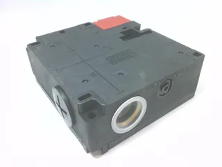 Omron D4NL-2CFA-B4 — Limit Switches (image 3)