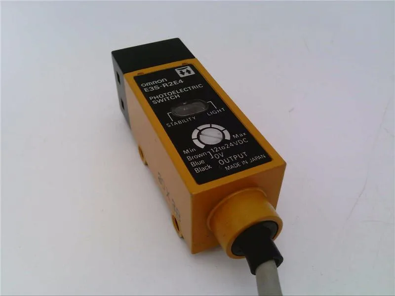 Omron E3S-R2E4 — Photoelectric Sensors (image 3)