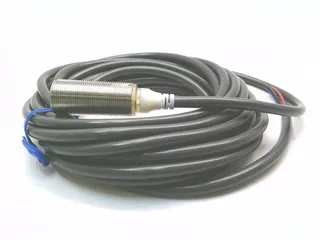 Omron E2A-S18KS08-WS-B1 5M — Proximity Sensors