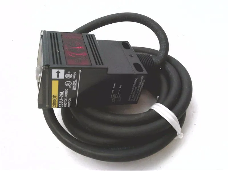 Omron E3JU-25L-6 — Photoelectric Sensors