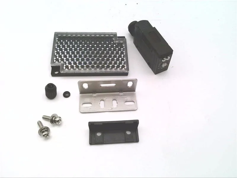 Omron E3S-AR66 — Photoelectric Sensors